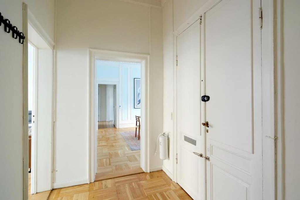 Moderen And Sleek 3Br With Bath By The Lakes And Metro Copenhagen Exterior photo