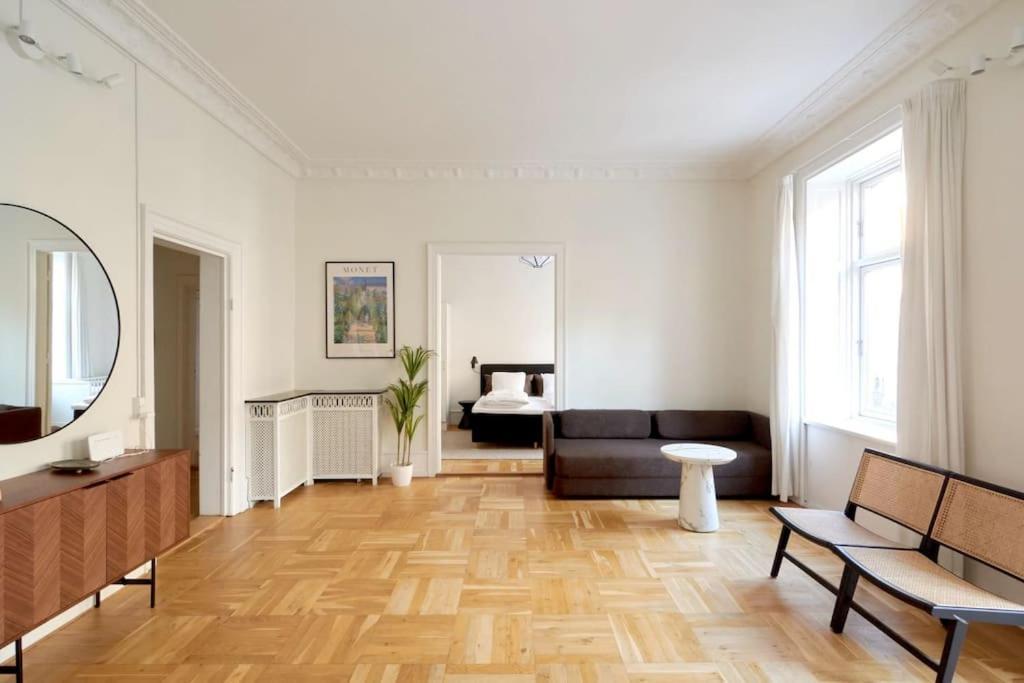 Moderen And Sleek 3Br With Bath By The Lakes And Metro Copenhagen Exterior photo