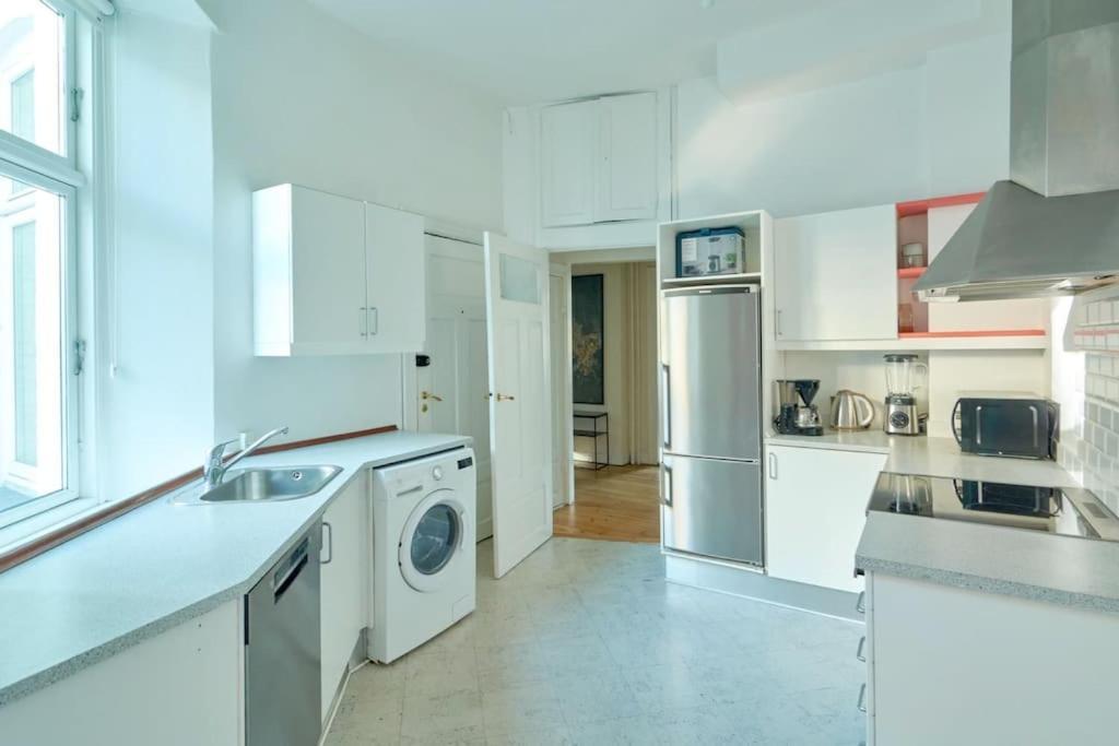 Moderen And Sleek 3Br With Bath By The Lakes And Metro Copenhagen Exterior photo